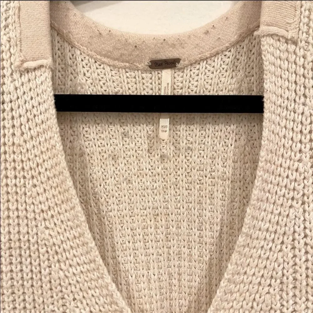 ✨ Free People Take Over Me V-Neck Knit Sweater✨